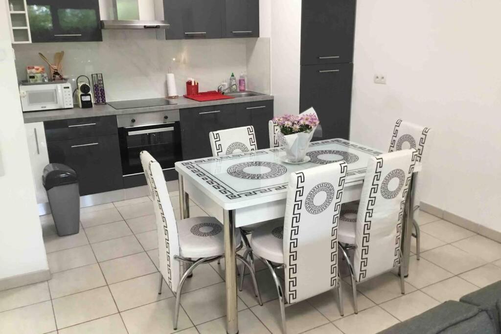 Spacieux Et Bel Appartement Avec Grande Terrasse Marseilles Exterior foto